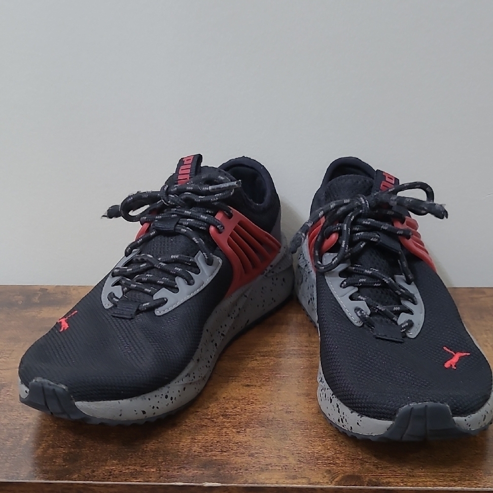 Puma Black & Red Pacer Future Trek Athletic Shoes with Speckled Soles Size 6.5